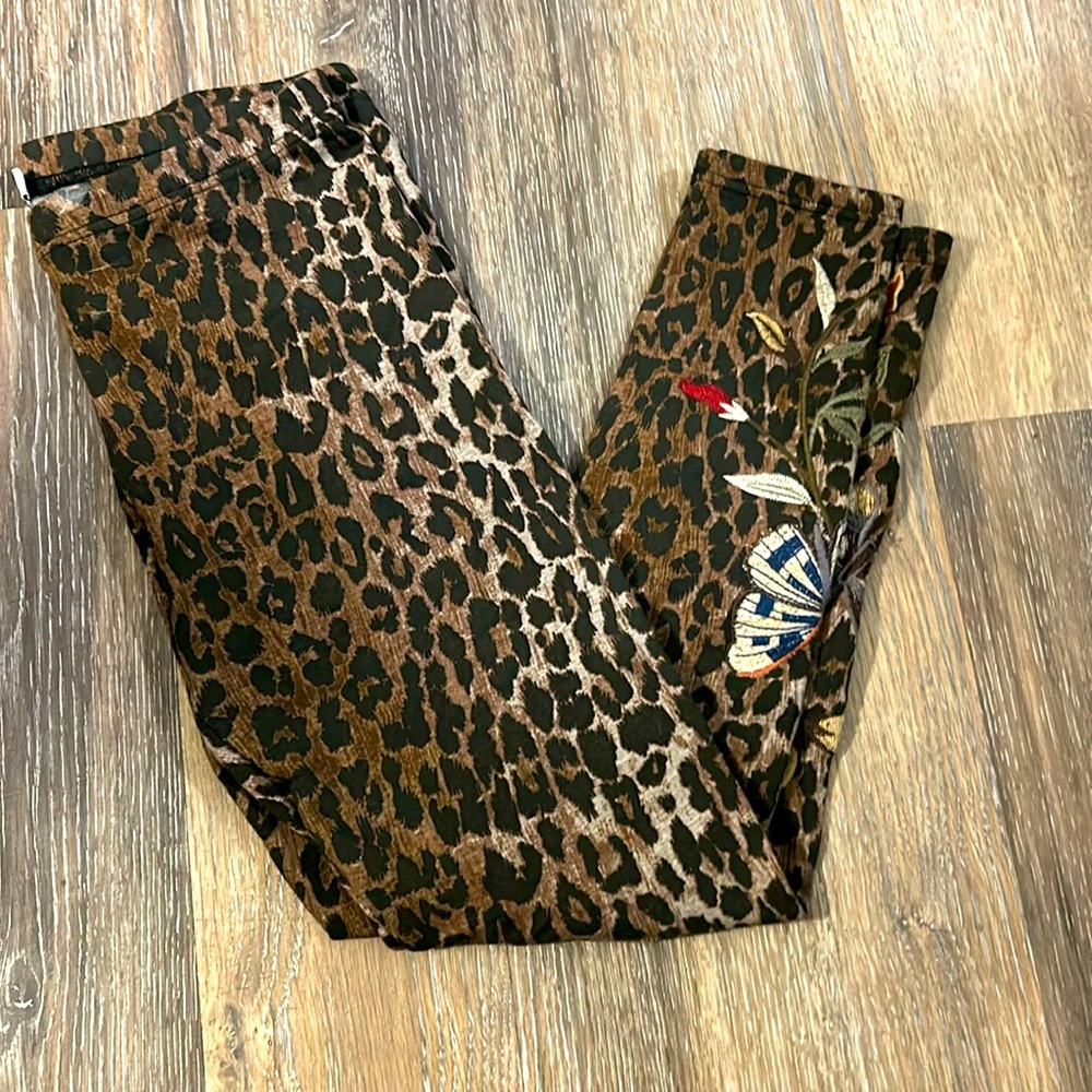 Small leopard print leggings with buttery🦋